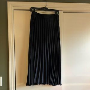 Gorgeous Pleated long midi skirt…